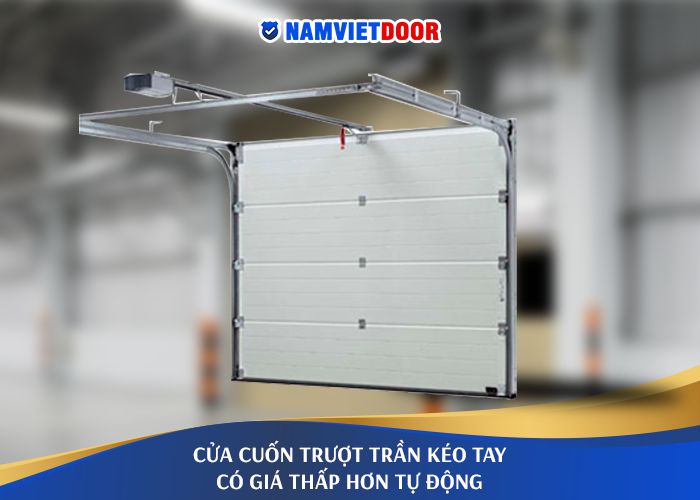 cửa cuốn trượt trần kéo tay có giá thấp hơn tự động