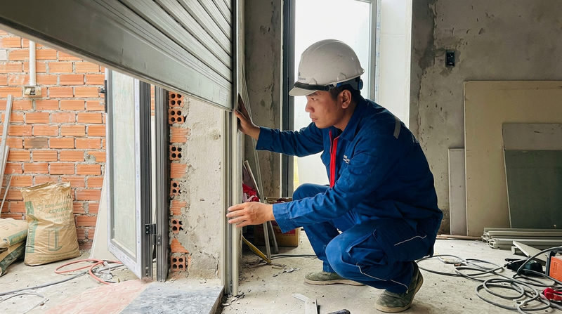 Tại sao cần &dstrok;ội thợ thi c&ocirc;ng cửa cuốn Titadoor chuy&ecirc;n nghiệp?