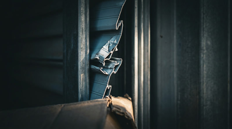 Nguy&ecirc;n Nh&acirc;n N&agrave;o Khiến Cửa Cuốn Bị Sập Trượt H&agrave;nh Tr&igrave;nh, &Dstrok;ứt Nan?