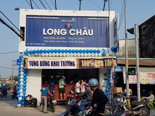 thi-cong-cua-cuon-nha-thuoc-long-chau