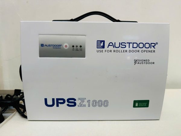 Bình lưu điện cửa cuốn Austdoor Z1000 với nút nguồn và đèn báo trạng thái