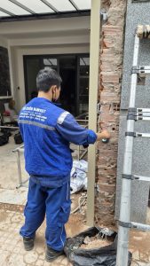 Thay ray cửa cuốn: 5 dấu hiệu cần thay và 6 bước làm đúng