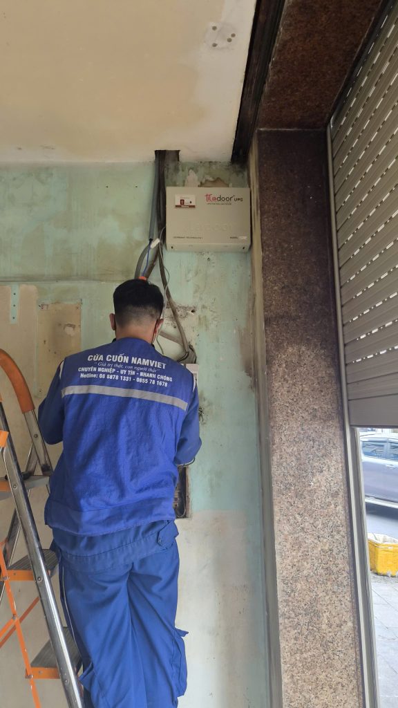 Lắp cửa cuốn khe thoáng cho ô cửa hẹp