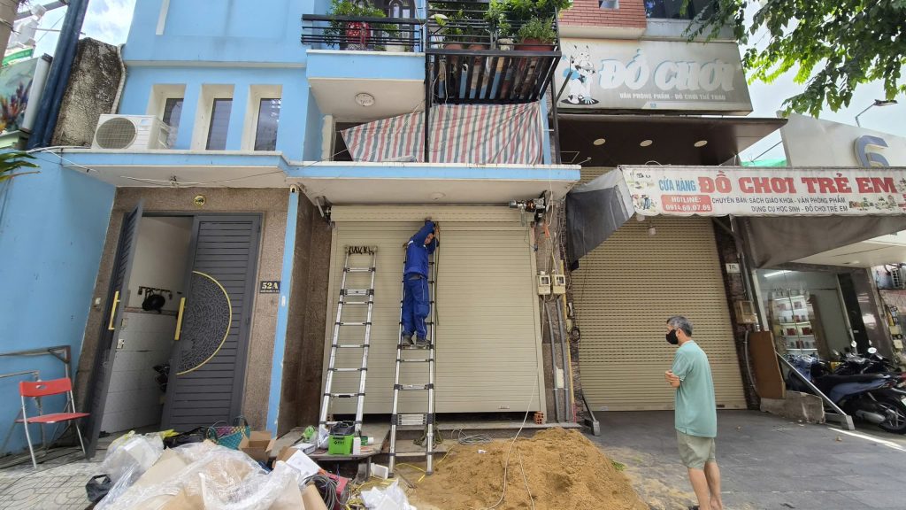 Lắp cửa cuốn cho dãy nhà phố liền kề